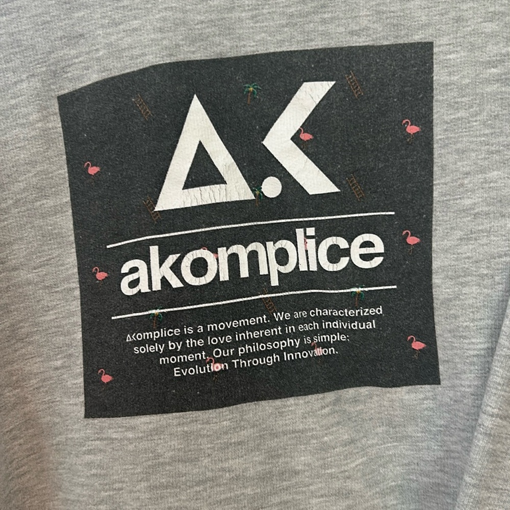 Akomplice crew neck